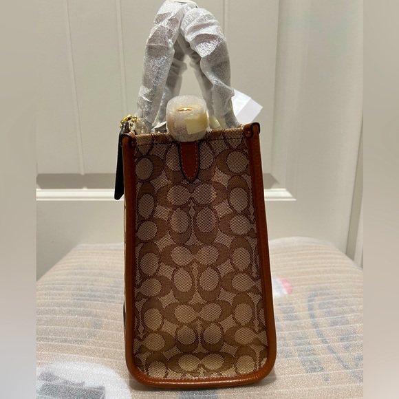 NWT Dempsey Carryall In Signature Jacquard With Stripe And Coach Patch - Picture 7 of 13